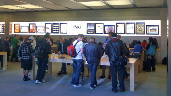 apple store NY interno
