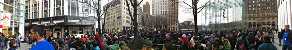 Apple Store quinta strada fila panorama