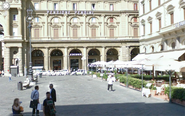 Apple Store in piazza Repubblica a Firenze