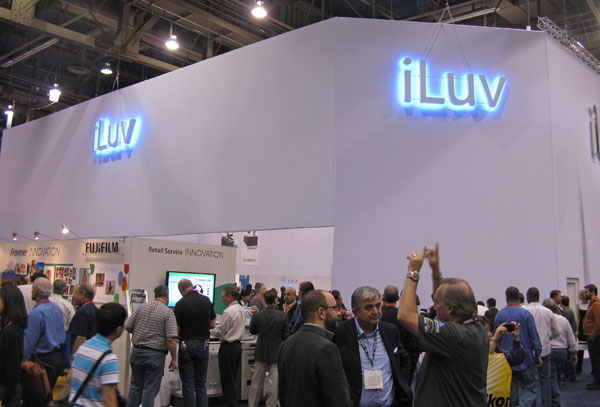 iLuv CES 2012 stand