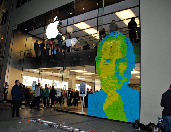 Steve Jobs - tributo - ritratto post-it -Apple Store Monaco